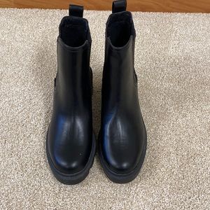 Universal Thread black boot
